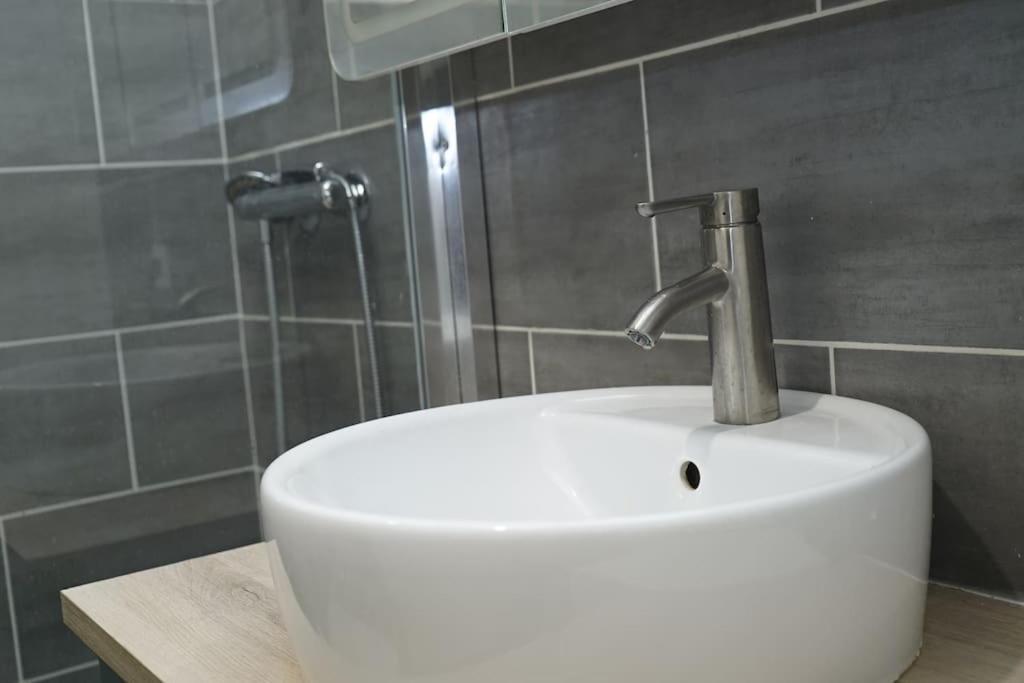 2 Bedrooms- 20' Paris - 25' Disneyland - Wifi Villiers-sur-Marne Exteriér fotografie